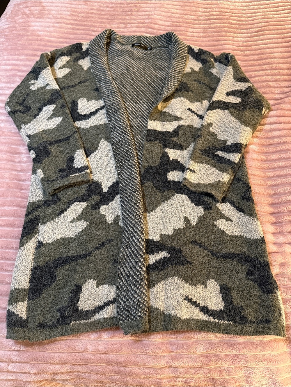 Doe & Rae Gray and Green Camo Open-Front Cardigan
